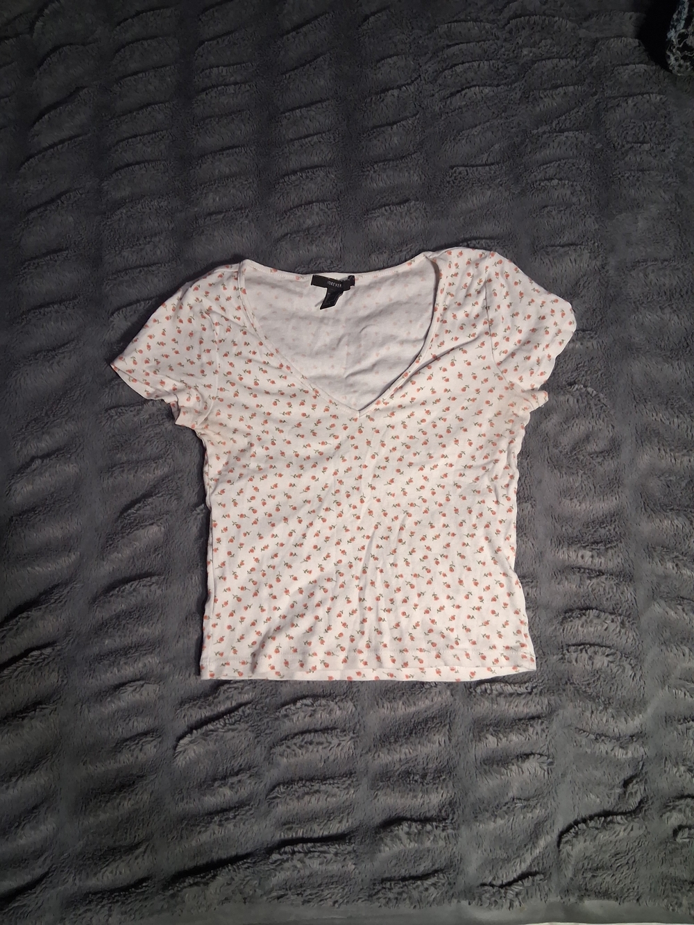 Forever 21 White V-Neck Short Sleeve Crop Top with Tiny Pink Floral Print M